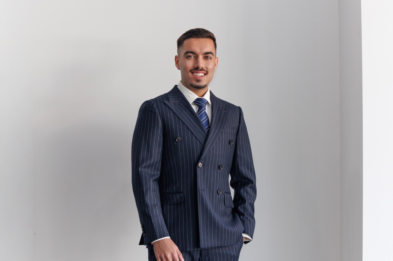 Portraits — a delivered FLEX example: Individual and team portraits for profiles and signboards.